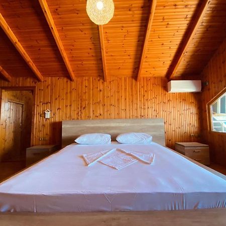 Wild Villa Apartments Sarandë Esterno foto