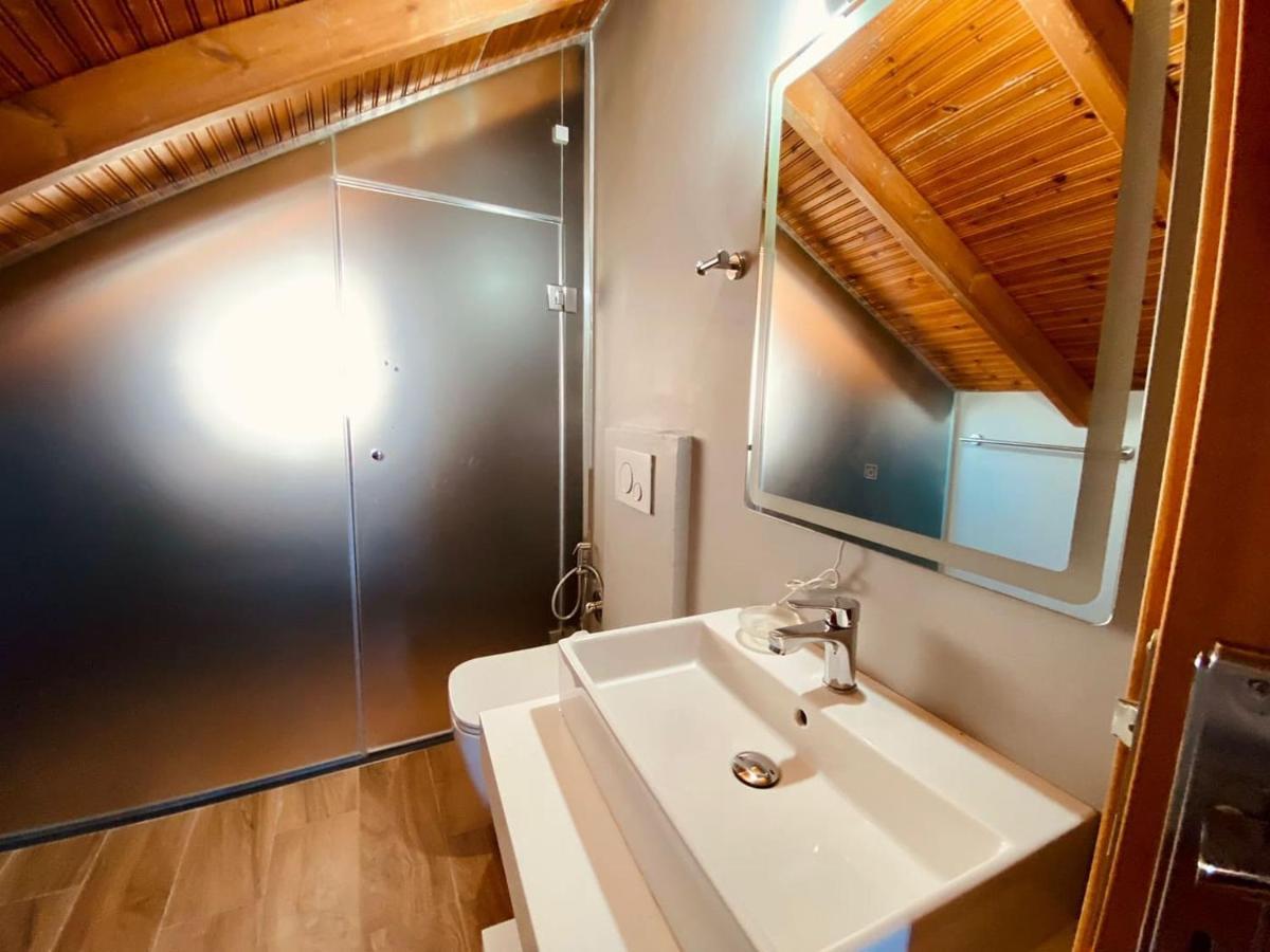 Wild Villa Apartments Sarandë Esterno foto