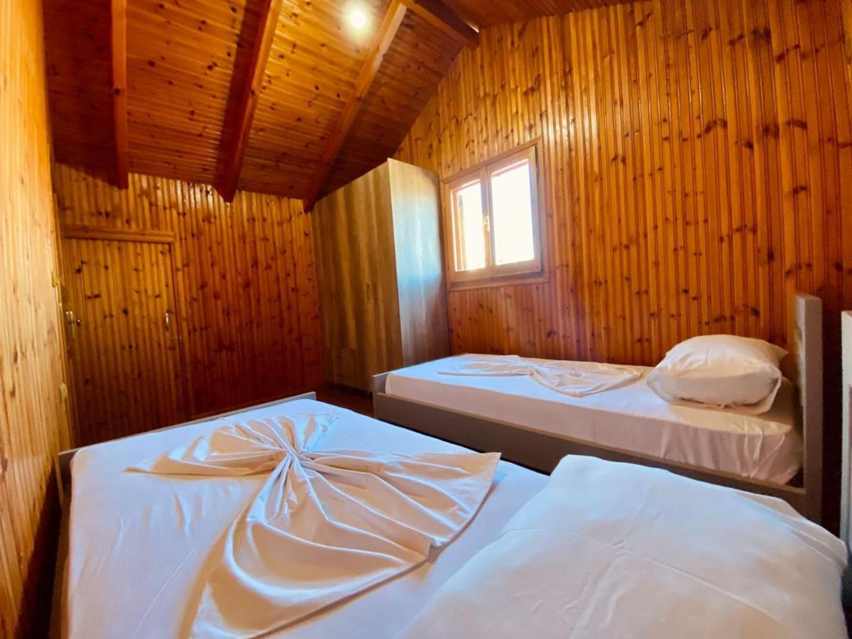 Wild Villa Apartments Sarandë Esterno foto